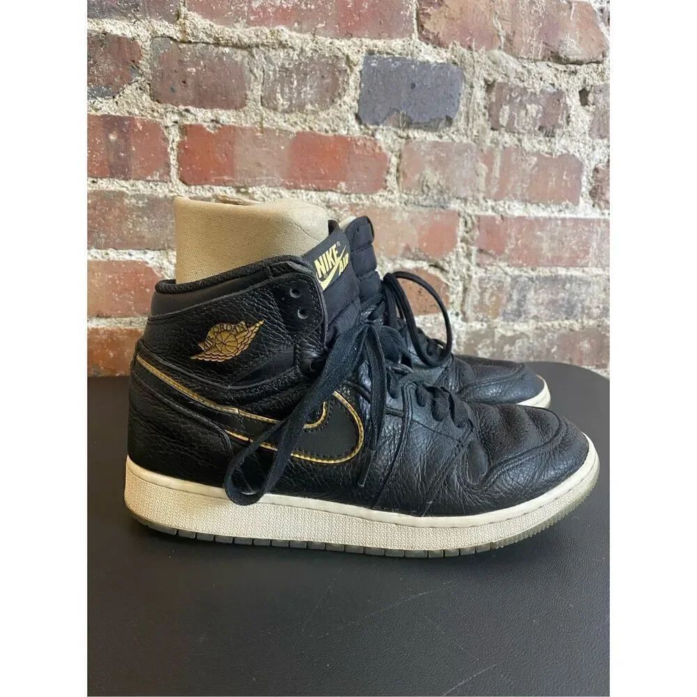 Nike 575441-031 Black Leather Gold Detail Hi-Tops Girl’s Size 6.5y